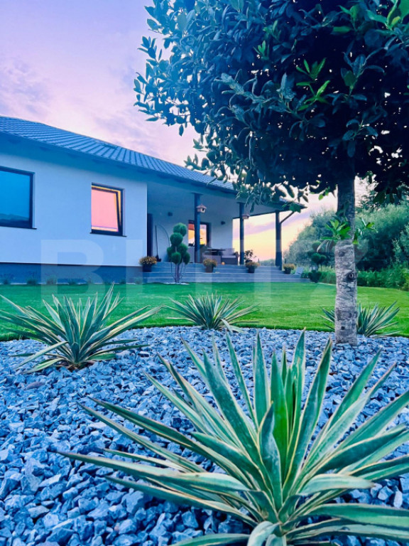 Casa moderna, suprafata utila 145 mp, 5 ari teren, zona Lapt