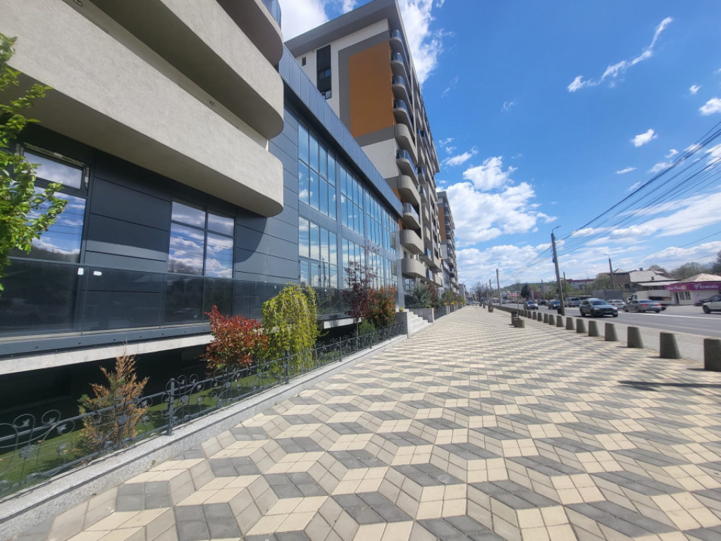 Spatiu Comercial de vanzare Situat pe 2 Nivele Depozitare si