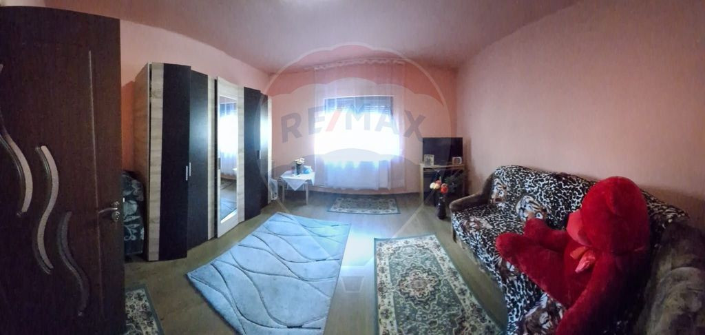 Casă spațioasă de vânzare în zona metropolitană, Fu...