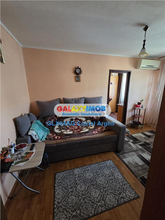 Vindem ap 2 cam SD , et 4, zona Kaufland Craiovei, mobilat