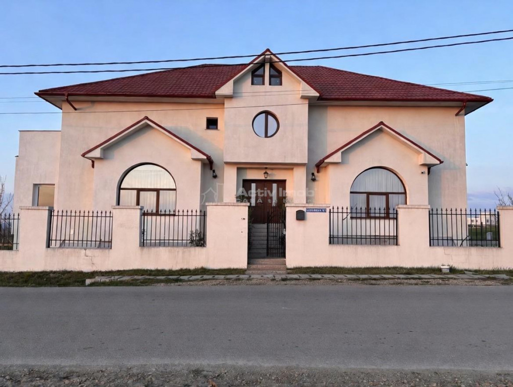 Vila eleganta cu potential - teren generos si locatie exce