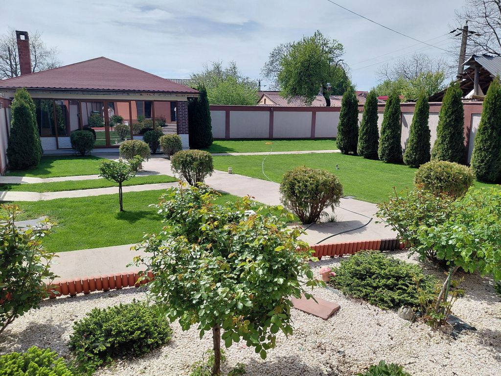 De vanzare – Vila in Brates Lake