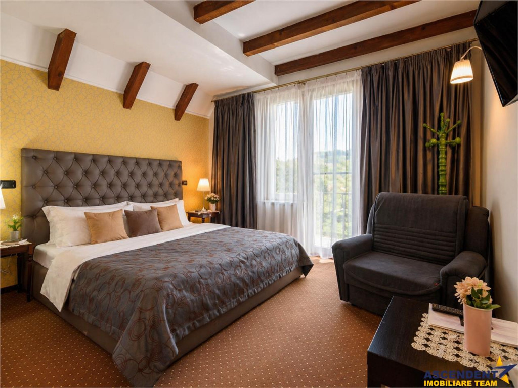 Pensiune cu restaurant, farmec aparte, concept italian, Cent