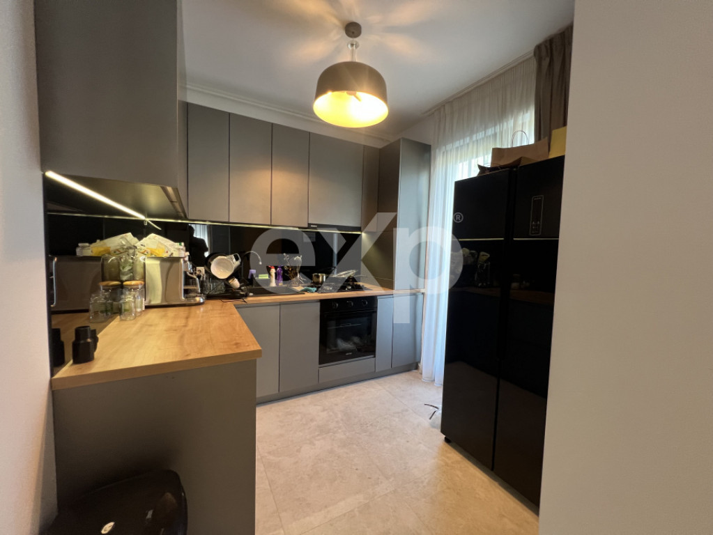 3 camere mobilate/utilate 2 balcoane 400 metri metrou Strău