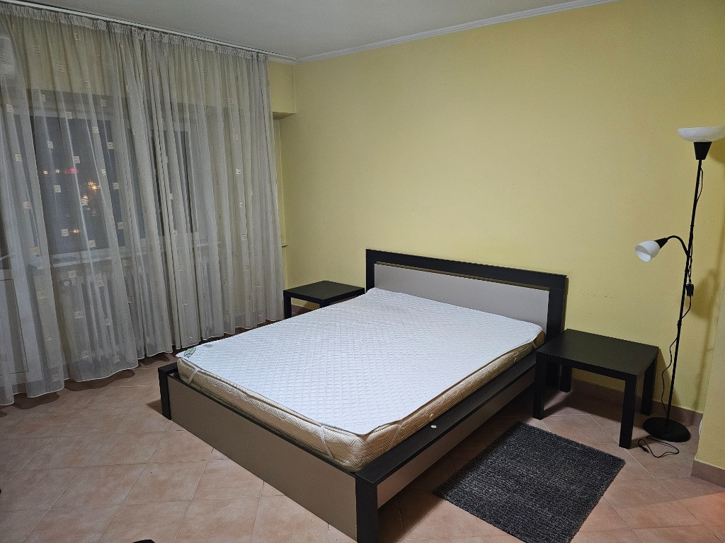 Proprietar inchiriez garsoniera langa Mall Vitan