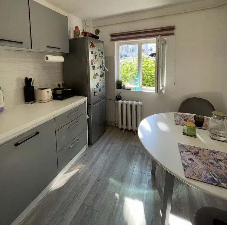 Apartament cu 2 Camere Semidecomandate - Parter Zona Zamca