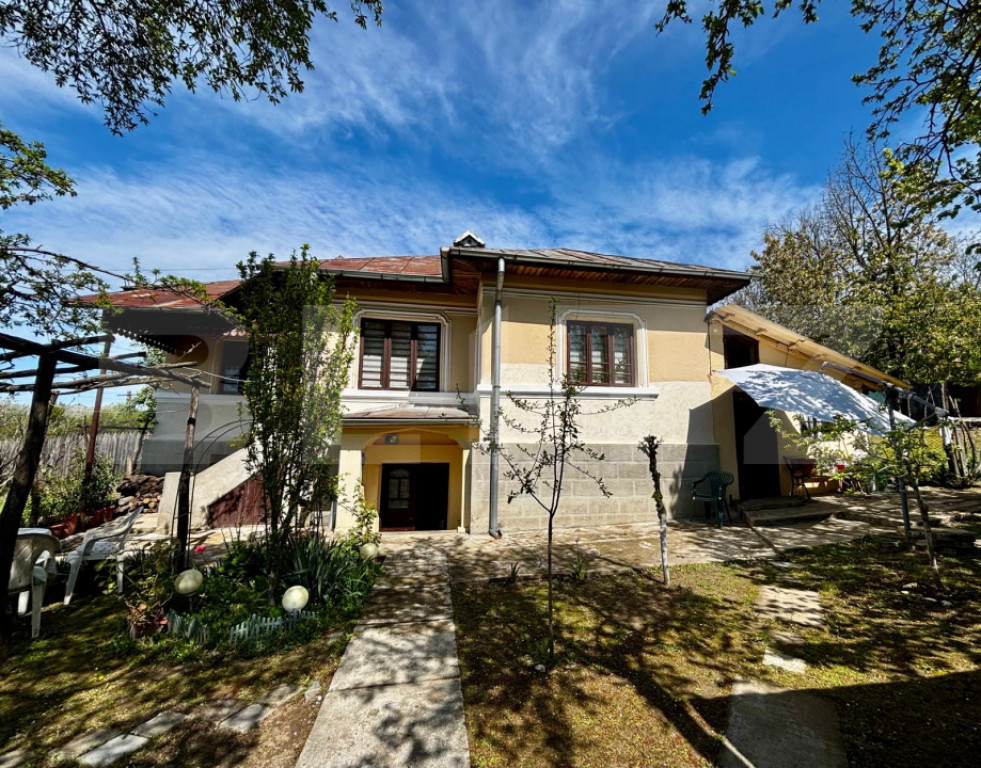 Casă de vacanță 4200 mp teren, panoramă superbă, sat G