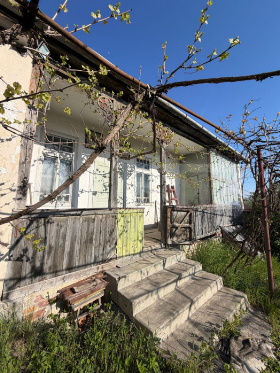 Casa 2 camere, de renovat/reconstruit, zona Centrala