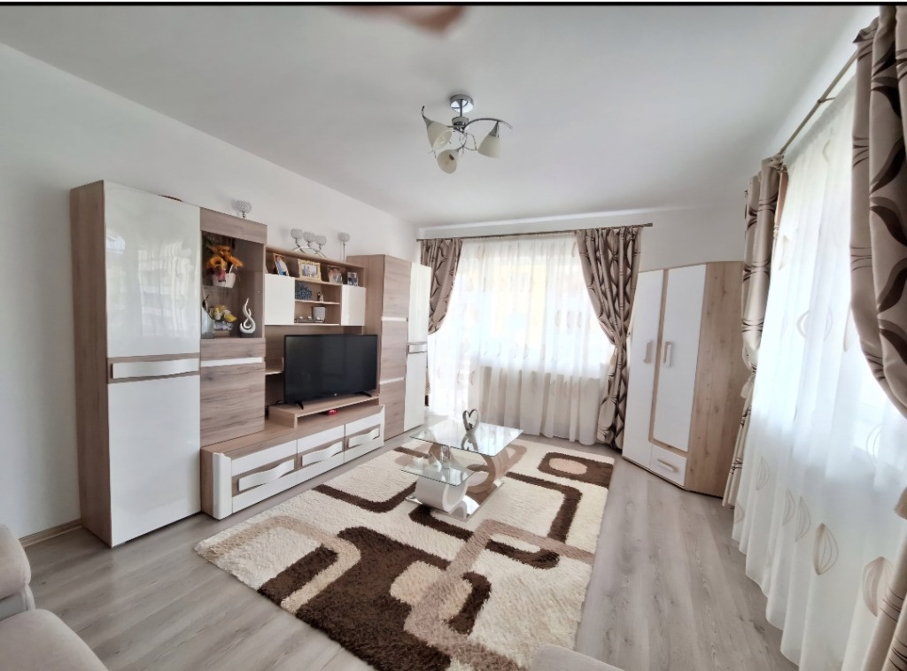 Proprietar- apartament spatios 2 camere de vanzare cu loc de parcare i