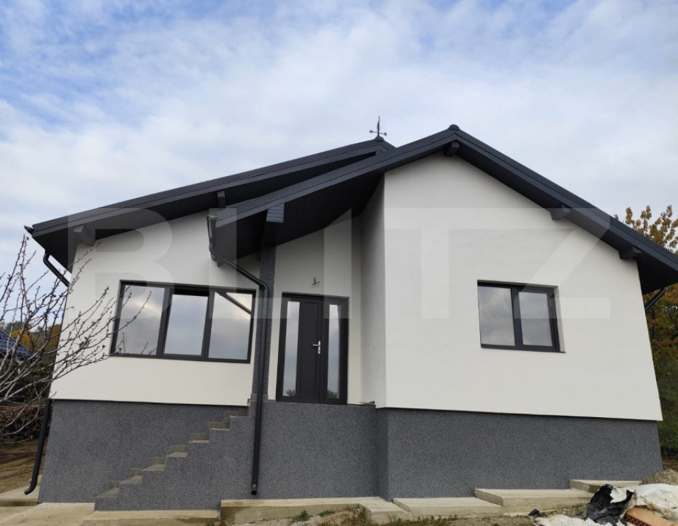 Casă parter cu panoramă deosebită, acces excelent și toa