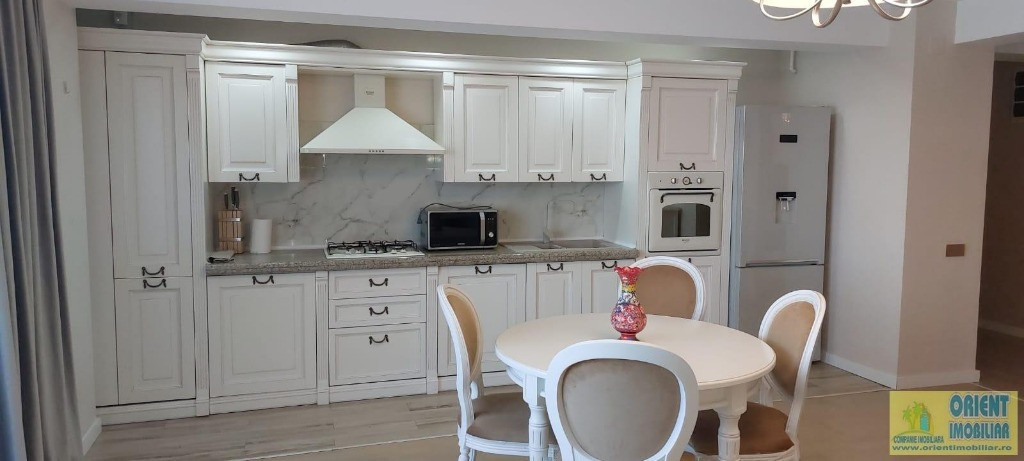 Casa de Cultura, 3 camere, etaj 3, mobilat, gaze, parcare, inchirieri