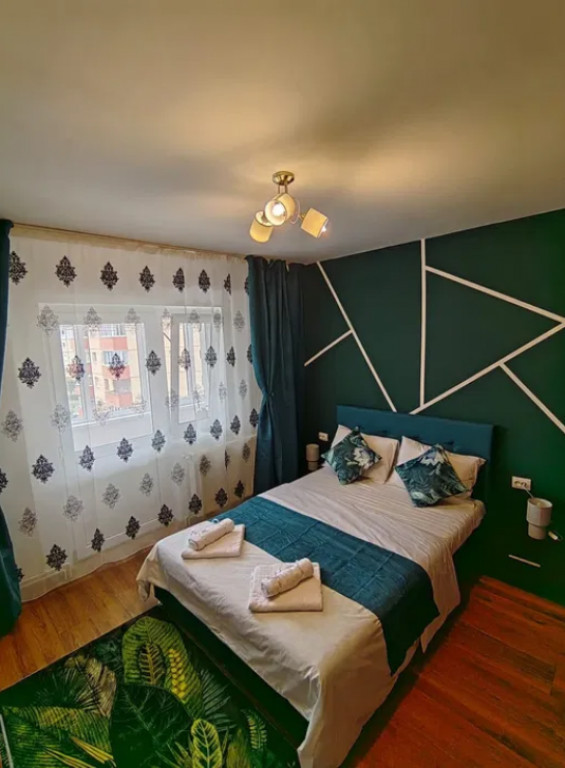 Apartament 2 camere, decomandat - zona Noua