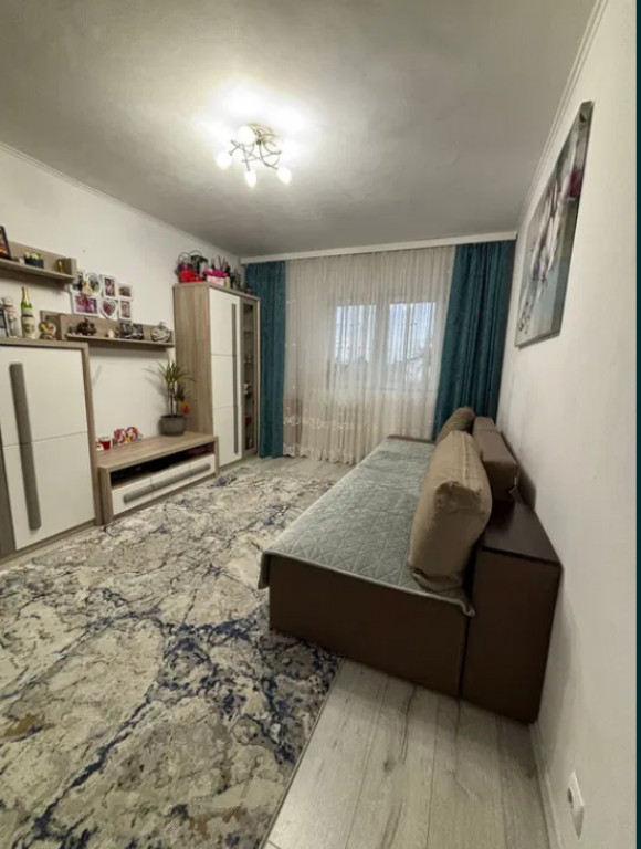 Apartament 2 camere, decomandat - zona Sacele