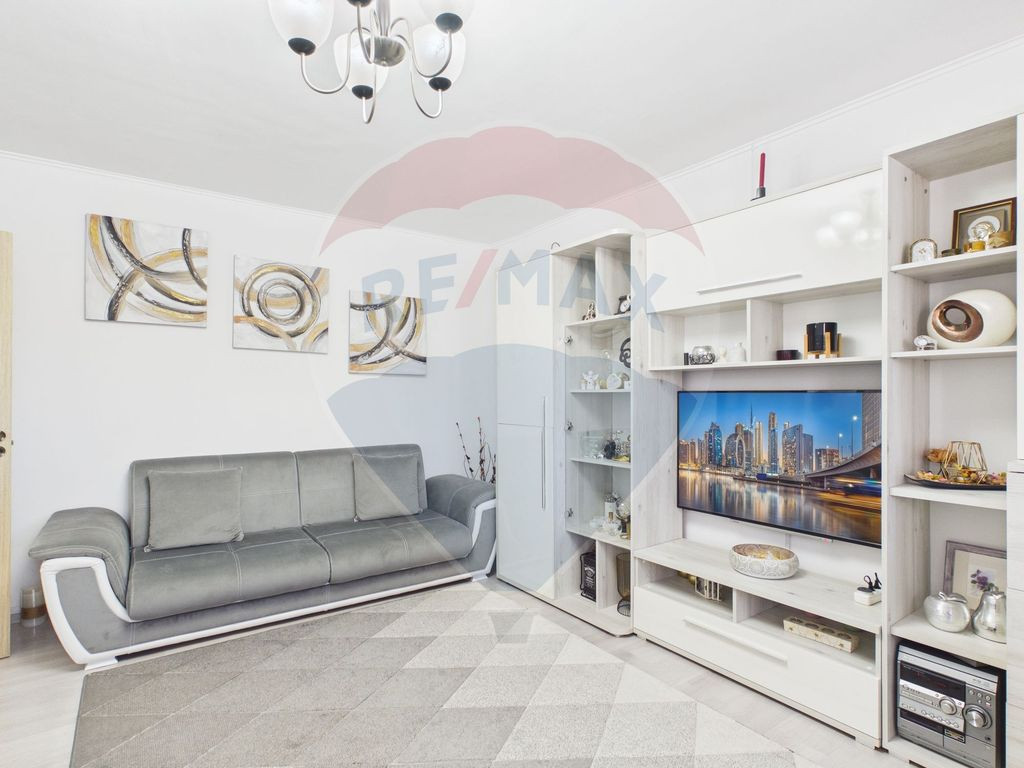 Apartament 4 camere de vanzare – complet renovat, mobil...