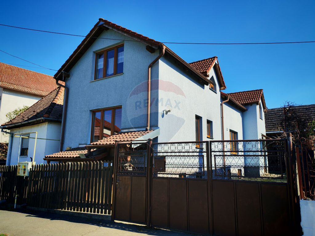 Casă spațioasă cu panoramă superbă+garsonieră separ...