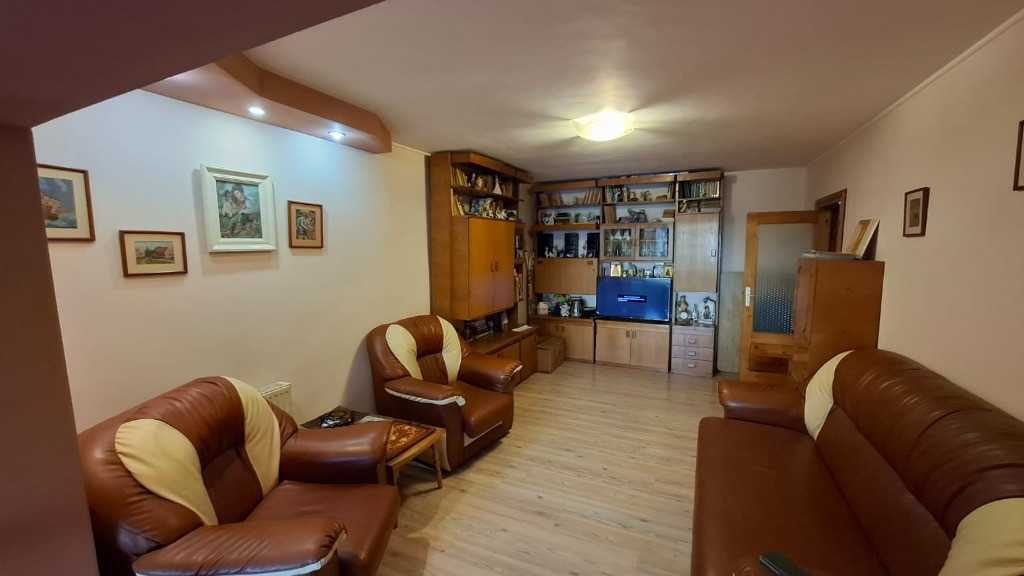 Apartament 3 camere Parter