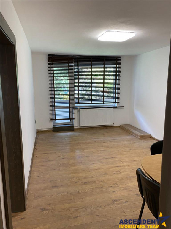 In centrul orasului, pretabil si pentru cabinet medical, sal