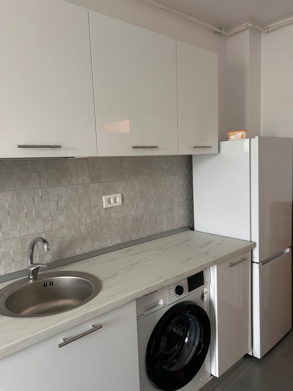 Dimitrie leonida berceni etaj 5 decomandat biruintei