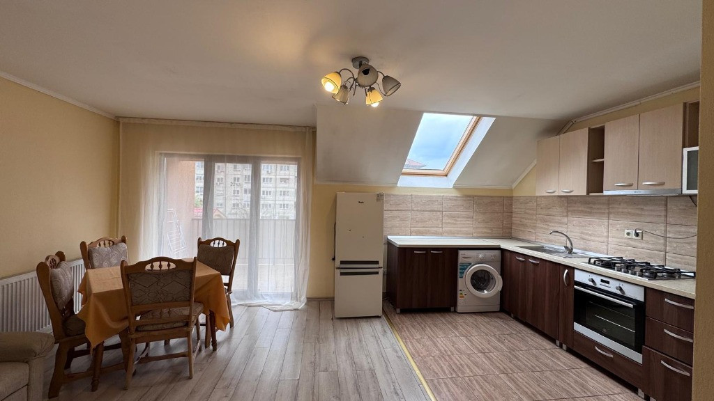 Apartament 3 cam de închiriat, cart. Rogerius