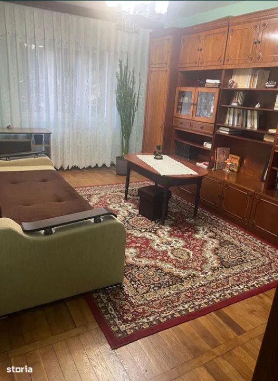 Apartament 3 camere, decomandat - zona Astra