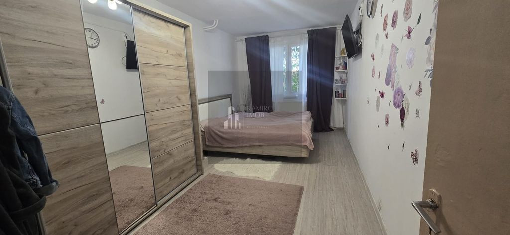 Apartament 4 camere 900 m metrou Aparatorii Patriei