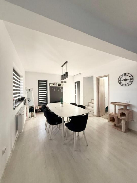 Casa individuala, 4 camere, 105 mp utili, zona Miroslava