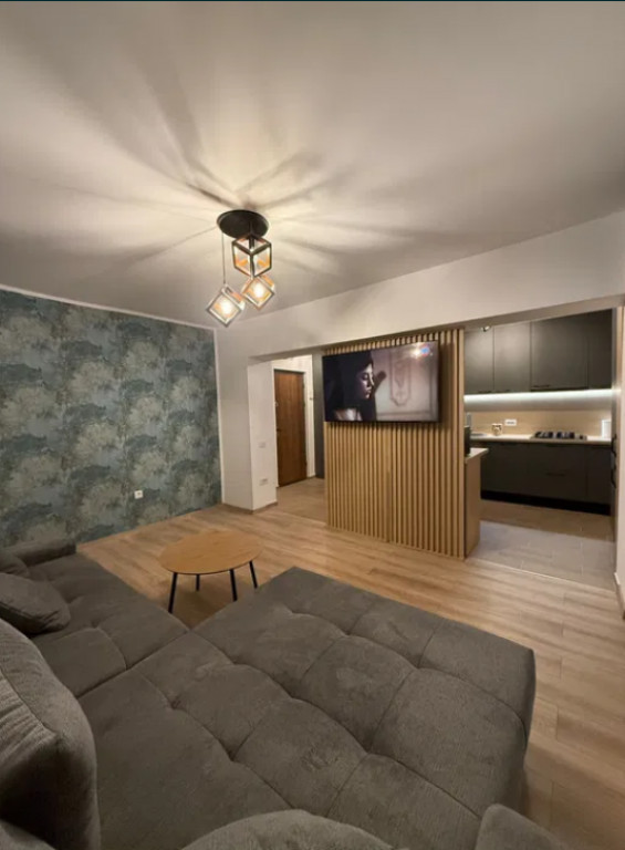 Apartament 2 camere, open space - zona Tractorul