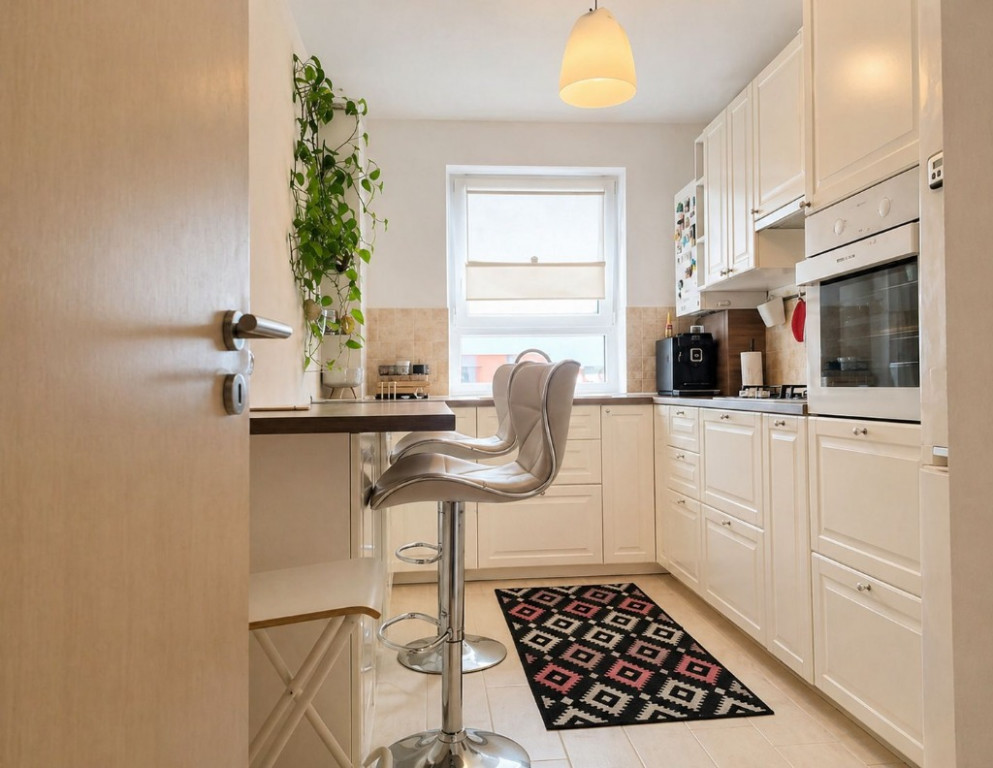 Apartament 3 camere | 2 bai | parcare - zona Tractorul