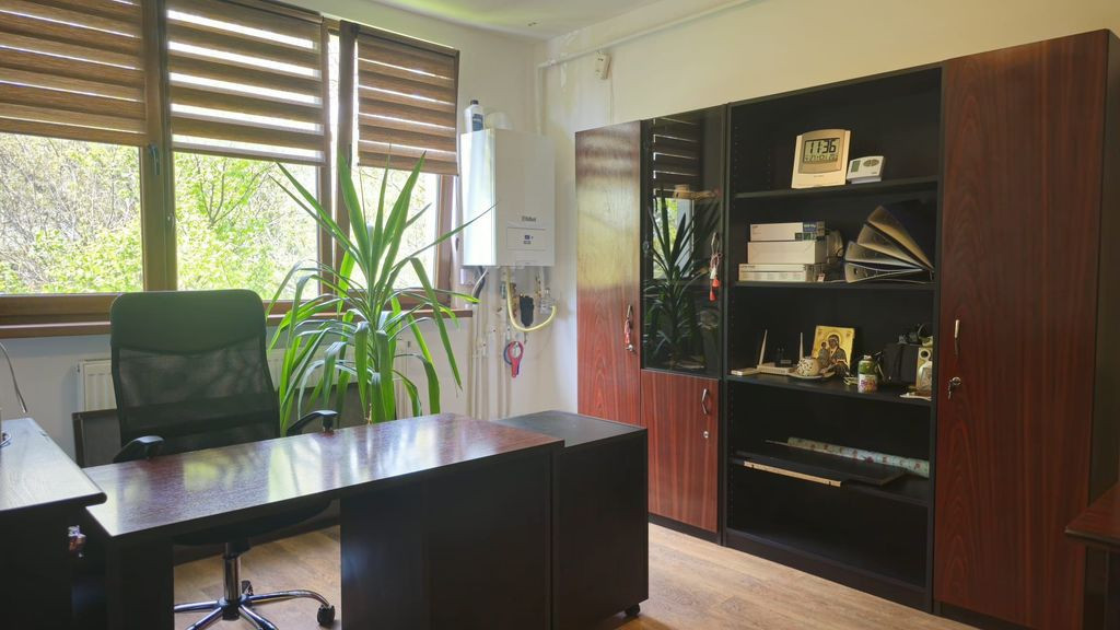 Garsonieră de închiriat – ideală pentru birou/cabine...