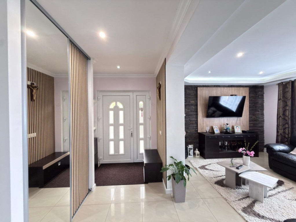 Casa de vanzare cu 4 camere, cartier Bradet