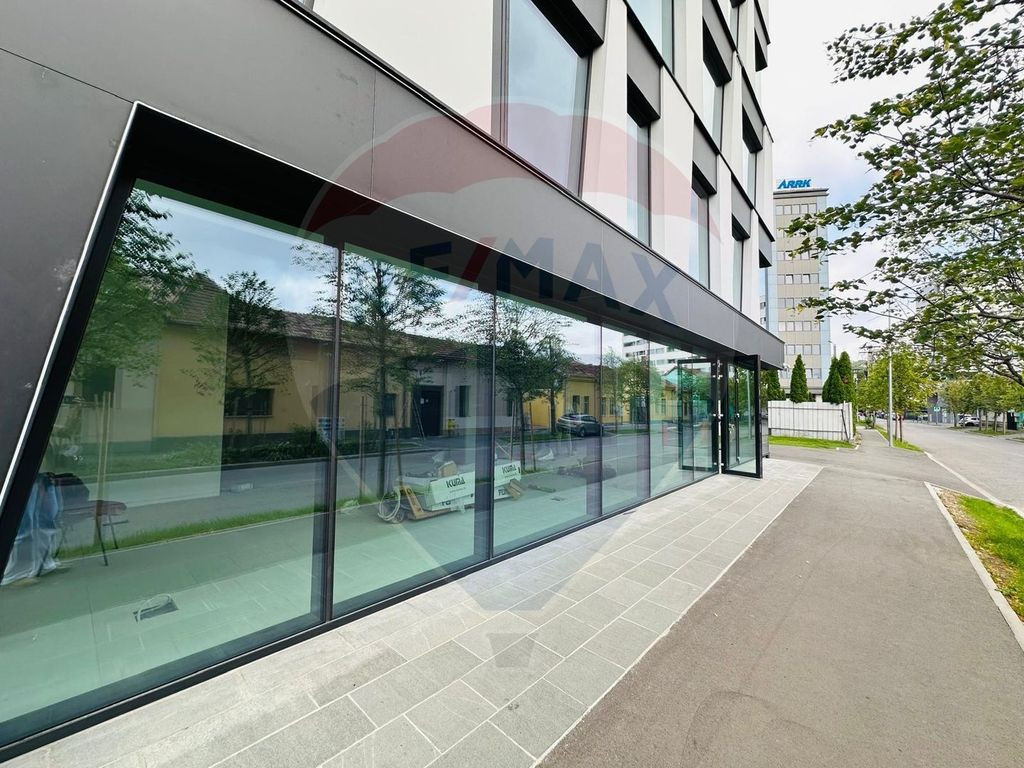 Spațiu comercial - Vitrina - 223 mp - DE INCHIRIAT - zon...