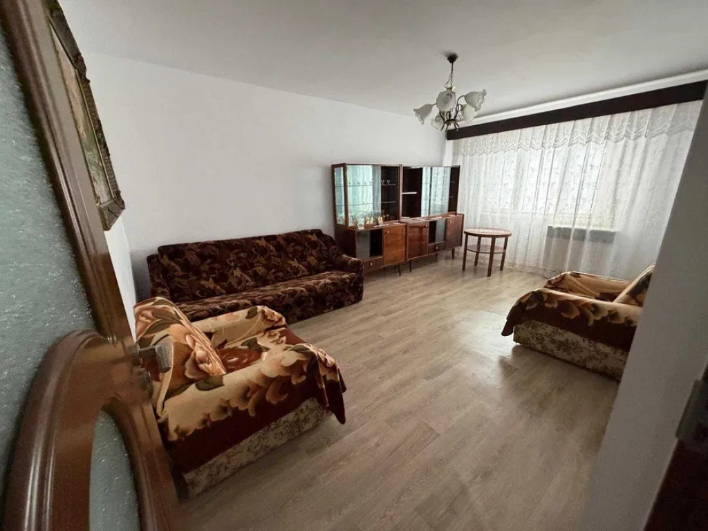 Apartament 2 camere confort 1 decomandat, Zona Radu Negru.