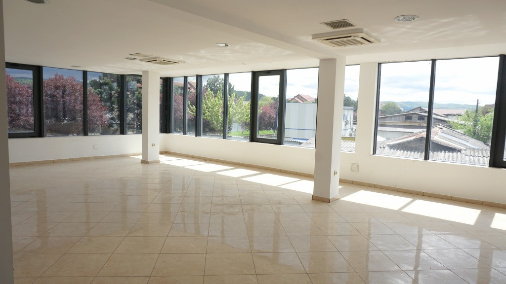 DE INCHIRIAT- SPATIU COMERCIAL 140 MP