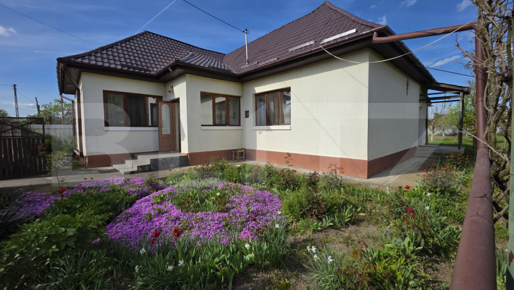 Teren cu casa de vanzare, 106 mp, zona Ungheni