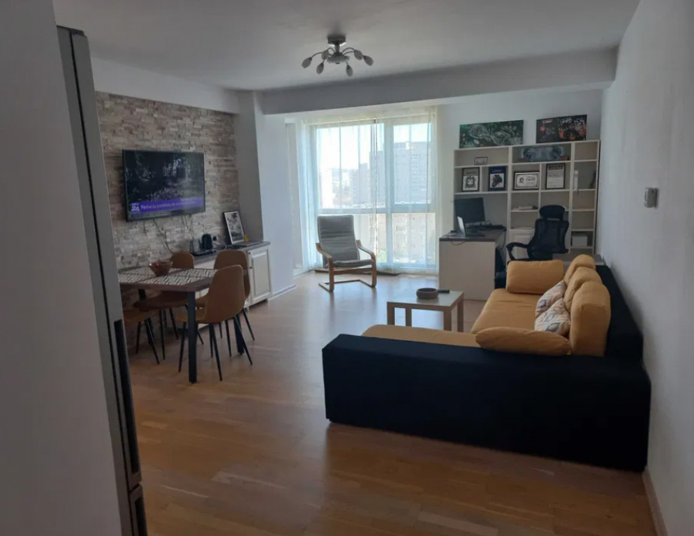 Apartament 3 camere, decomandat - Centrul Civic