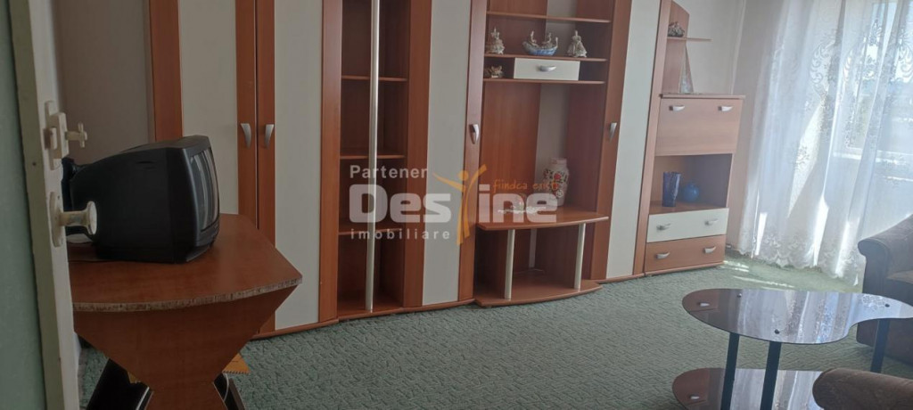 APARTAMENT CU 3 CAMERE IN ZONA MATERNA SITUAT LA ETAJUL 3 BL