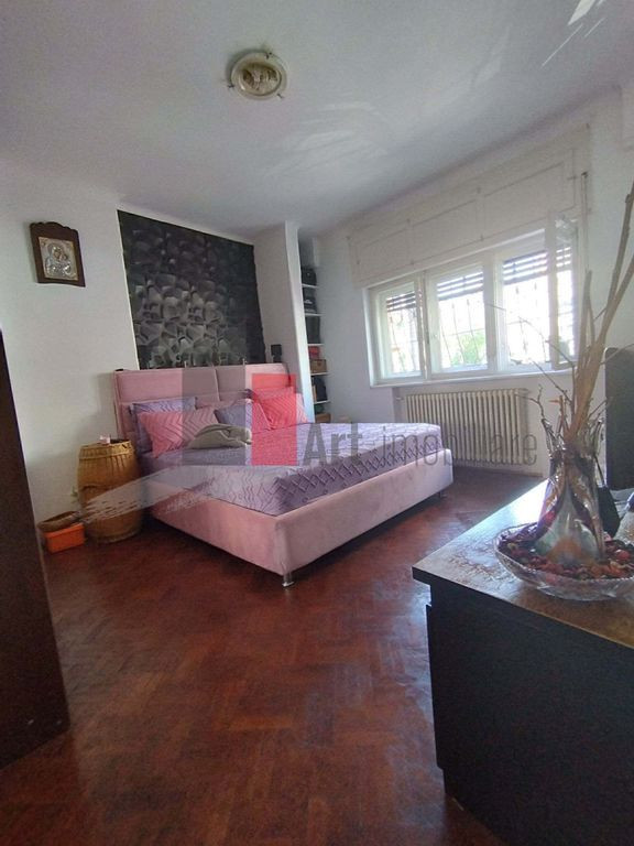 Apartament cu 3 camere de vanzare-Piata Victoriei