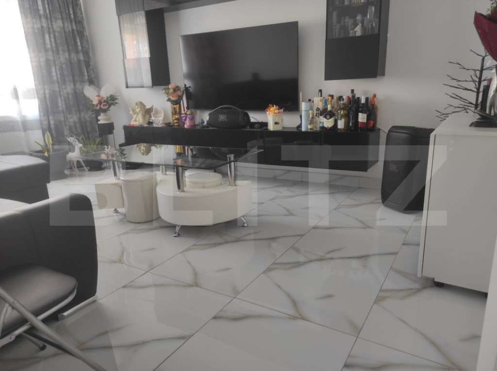 Apartament 3 camere decomandat - etajul 1, CT