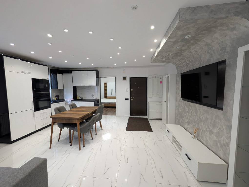 PRIMA ÎNCHIRIERE - Apartament 3 camere, parcare, zona Porii