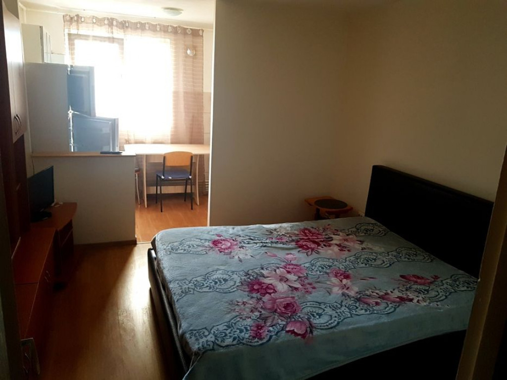 Garsoniera zona Grivitei-Colina Universitatii, etajul 2,mobi