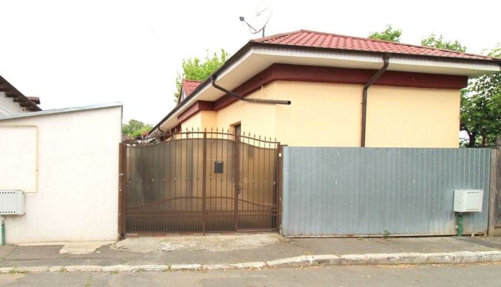 De vanzare casa cu 3 camere, zona Port, 65.000 euro