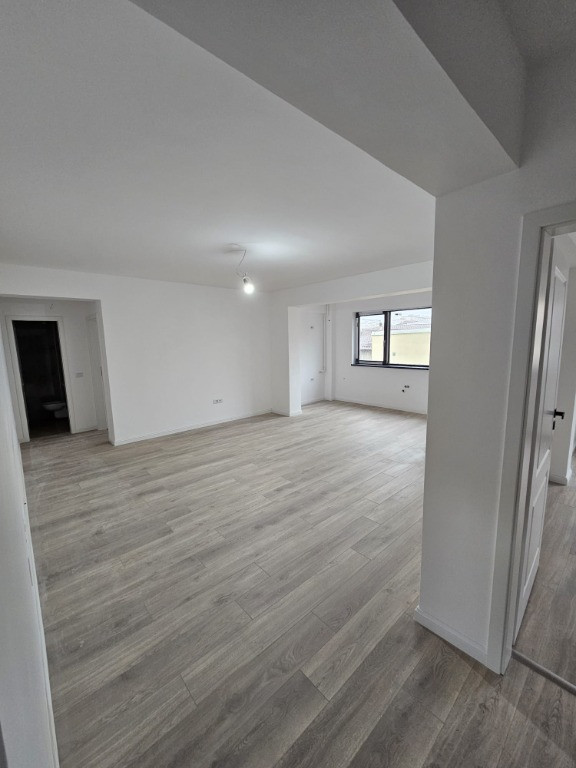 De vanzare apartament-3 Camere Decomandat | Inima Tineretului