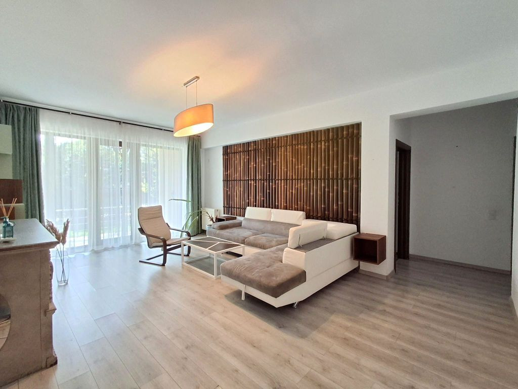 De Vanzare Casa cu 4 camere zona Tunari