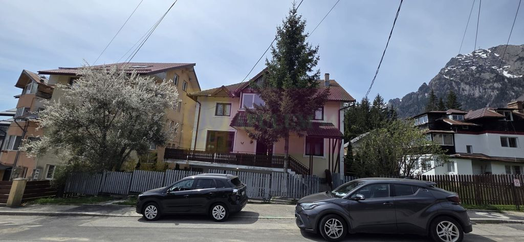 Vila de vanzare cu 13 camere in Busteni (camin pentru sen...