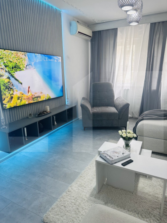 Apartament spațios cu 3 camere, de vânzare, în zona 30...