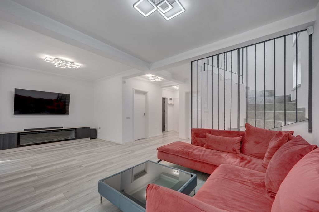 CASA SMART+PISCINA+GARAJ+Zona BARBEQUE! str. Fortului Dom...