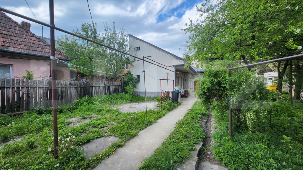 Casa zona Tudor Vladimirescu - Curte Comuna