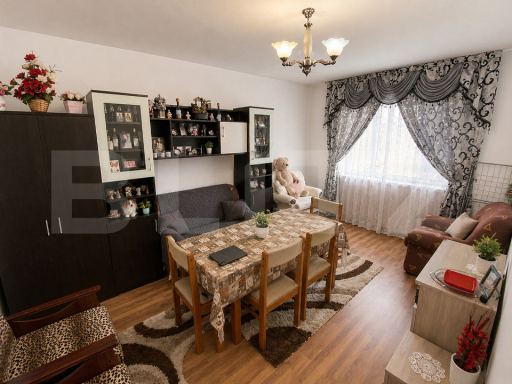 Apartament 4 camere, decomandat, etaj intermediar, Baciu