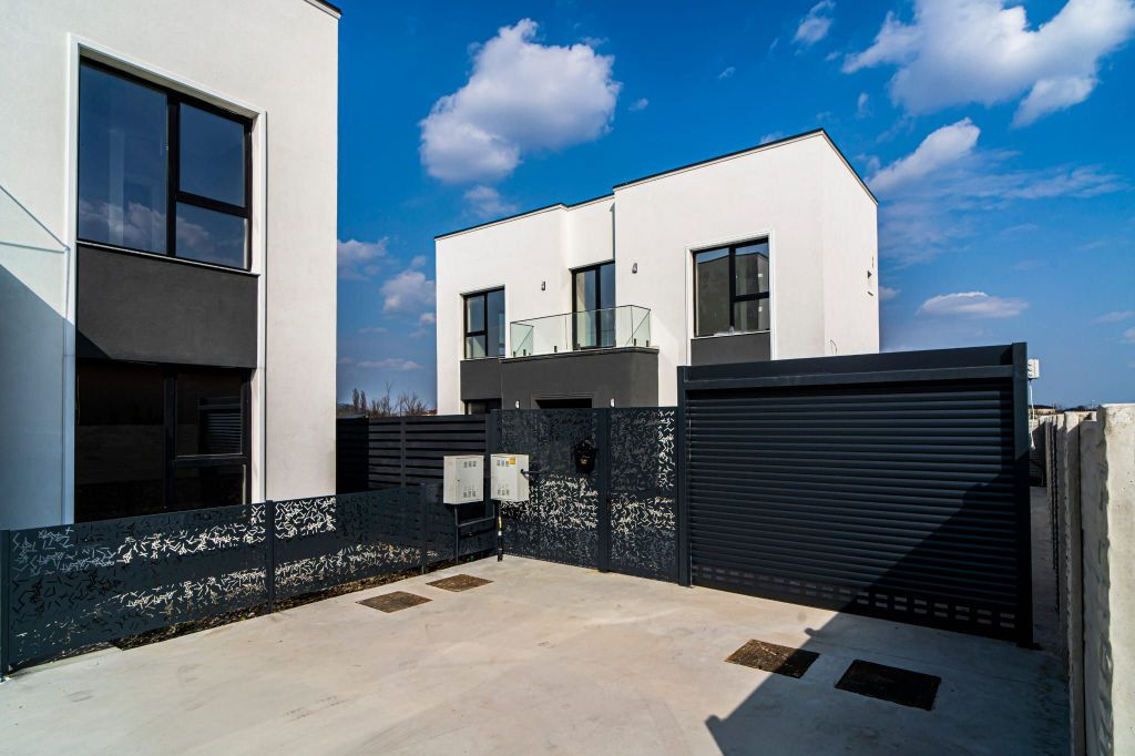 VILA INDIVIDUALA | 5 CAMERE | 2 PARCARI | MUTARE IMEDIATA...