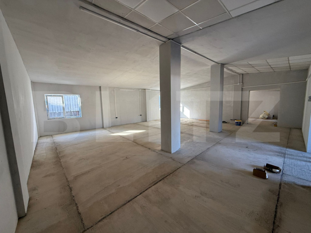 Hală 700 mp + Spațiu Comercial și Birouri, Curte 5000 mp,
